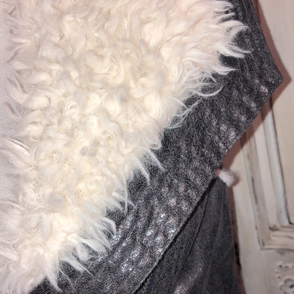 Mag Couture Faux Fur Collar and Lined Dark Metallic Zip Front Vest Size Small - Picture 5 of 14